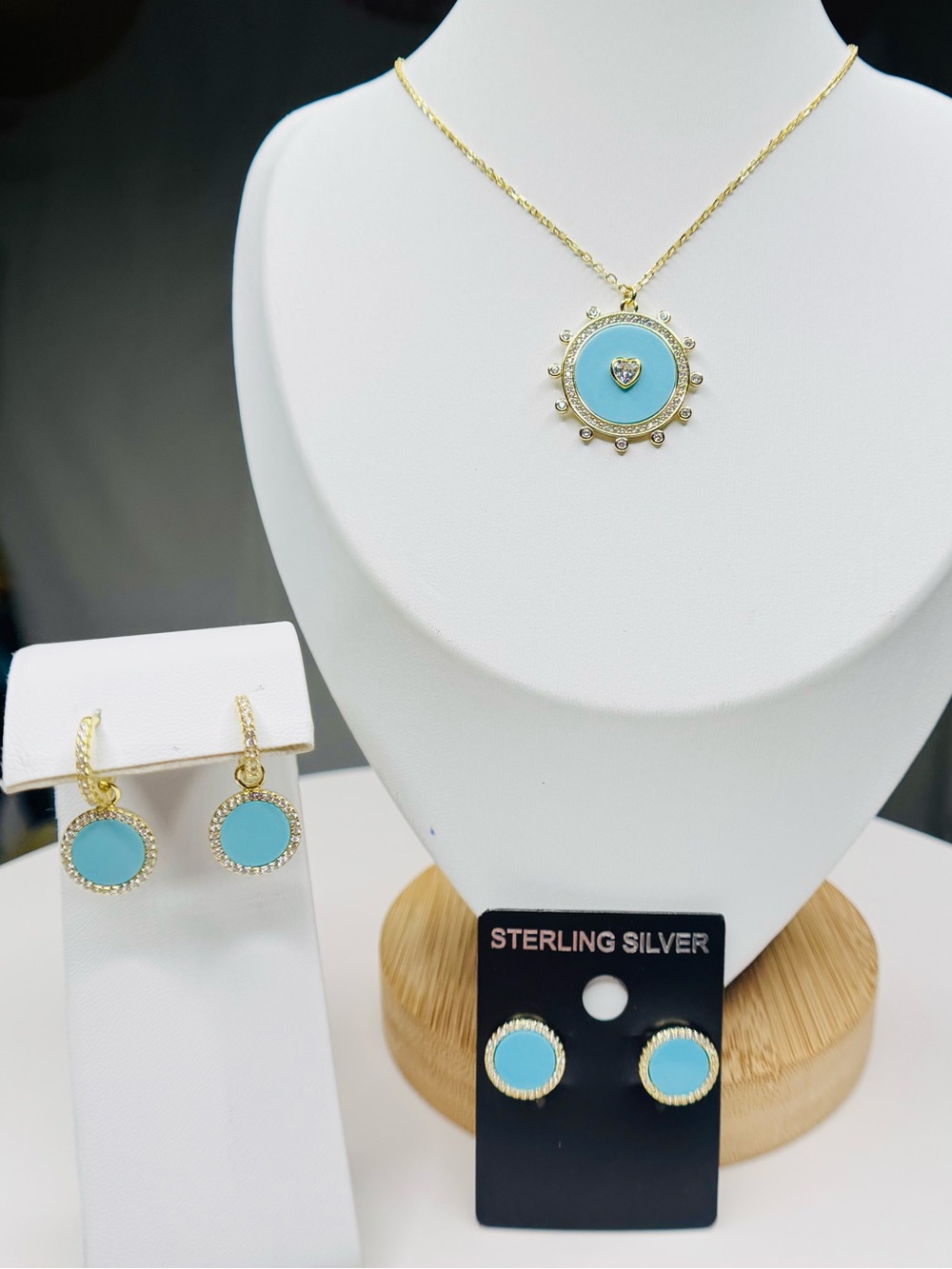 18K Gold Circular Turquoise Pendant Necklace with Heart Accent - Picture 5 of 5